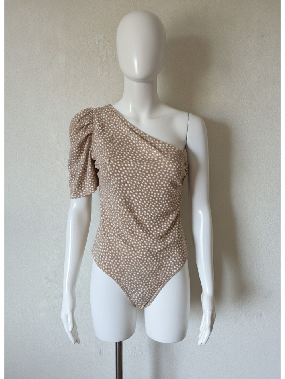 Good Luck Gem Beige and White Polka Dot One Shoulder Bodysuit with Puff Sleeve